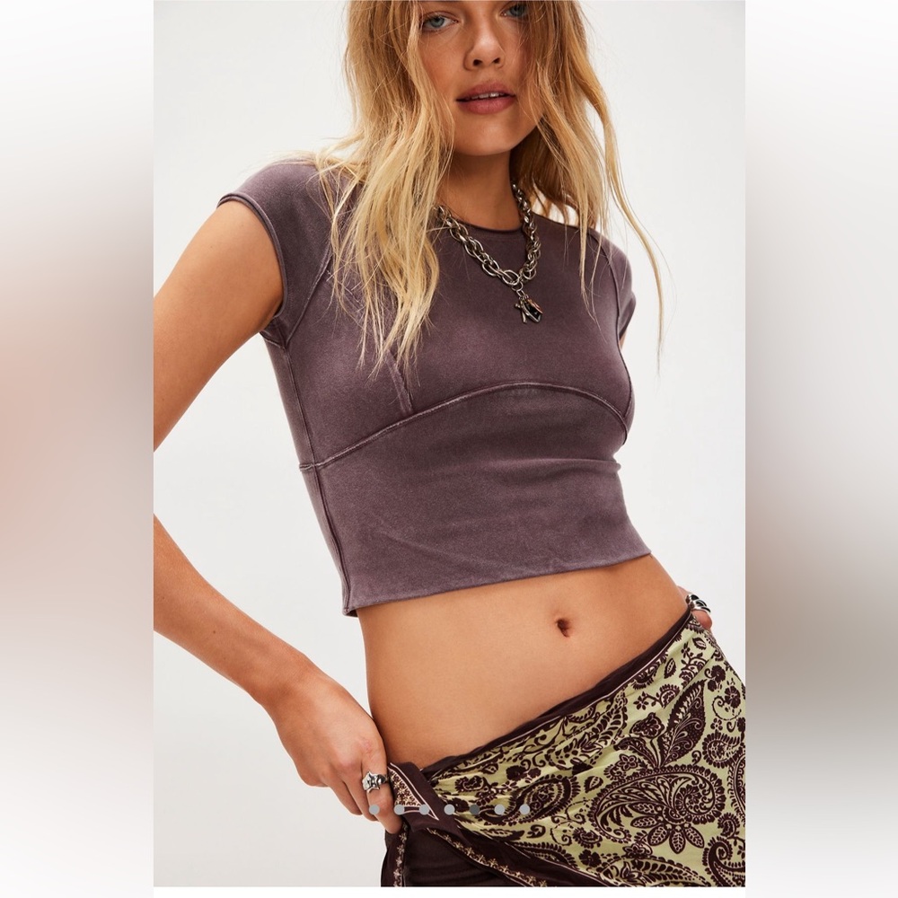 We The Free Protagonist Cropped Cap
Sleeve Tee